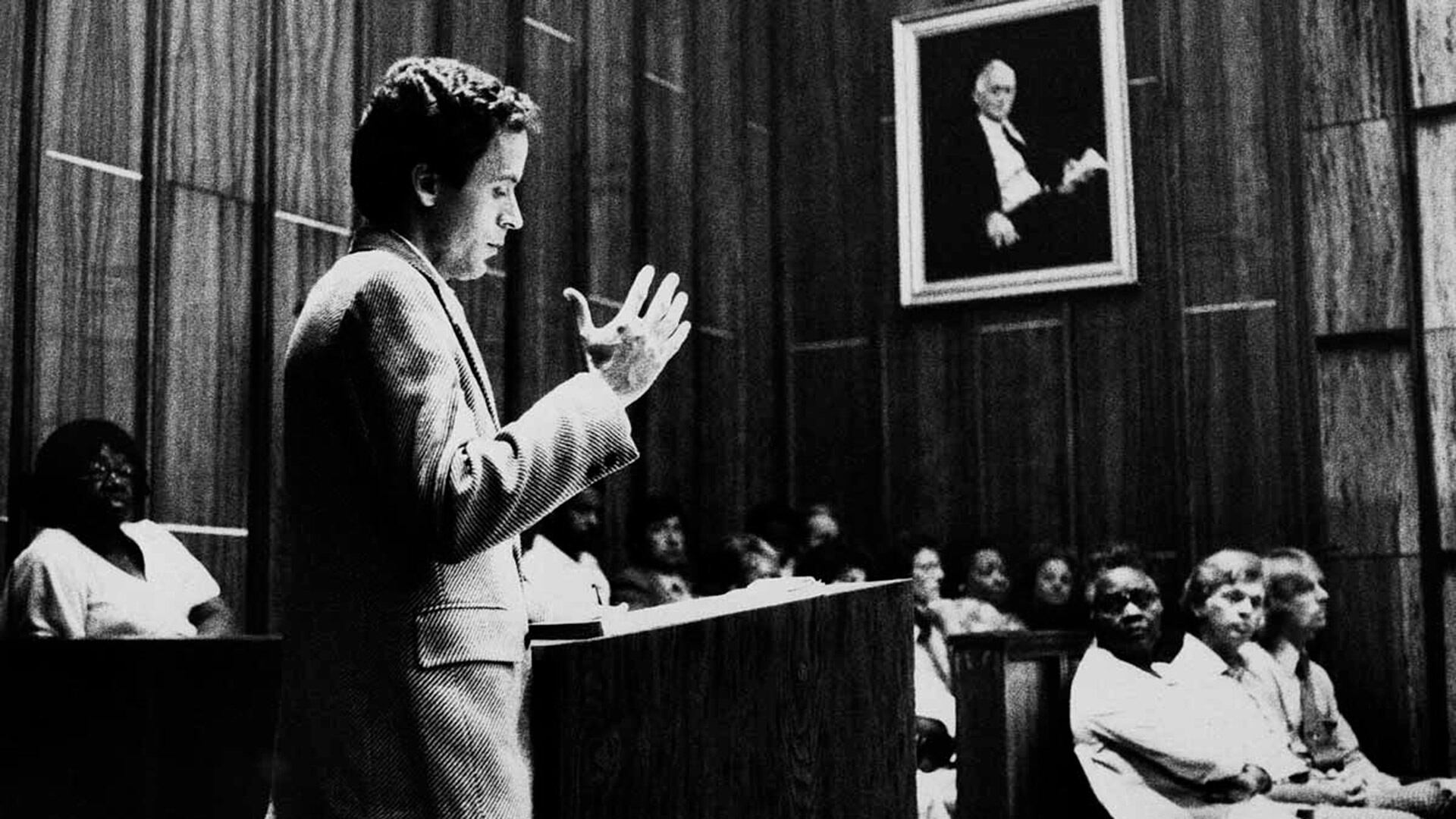 Ted Bundy durante el juicio en su contra en Florida (AP)