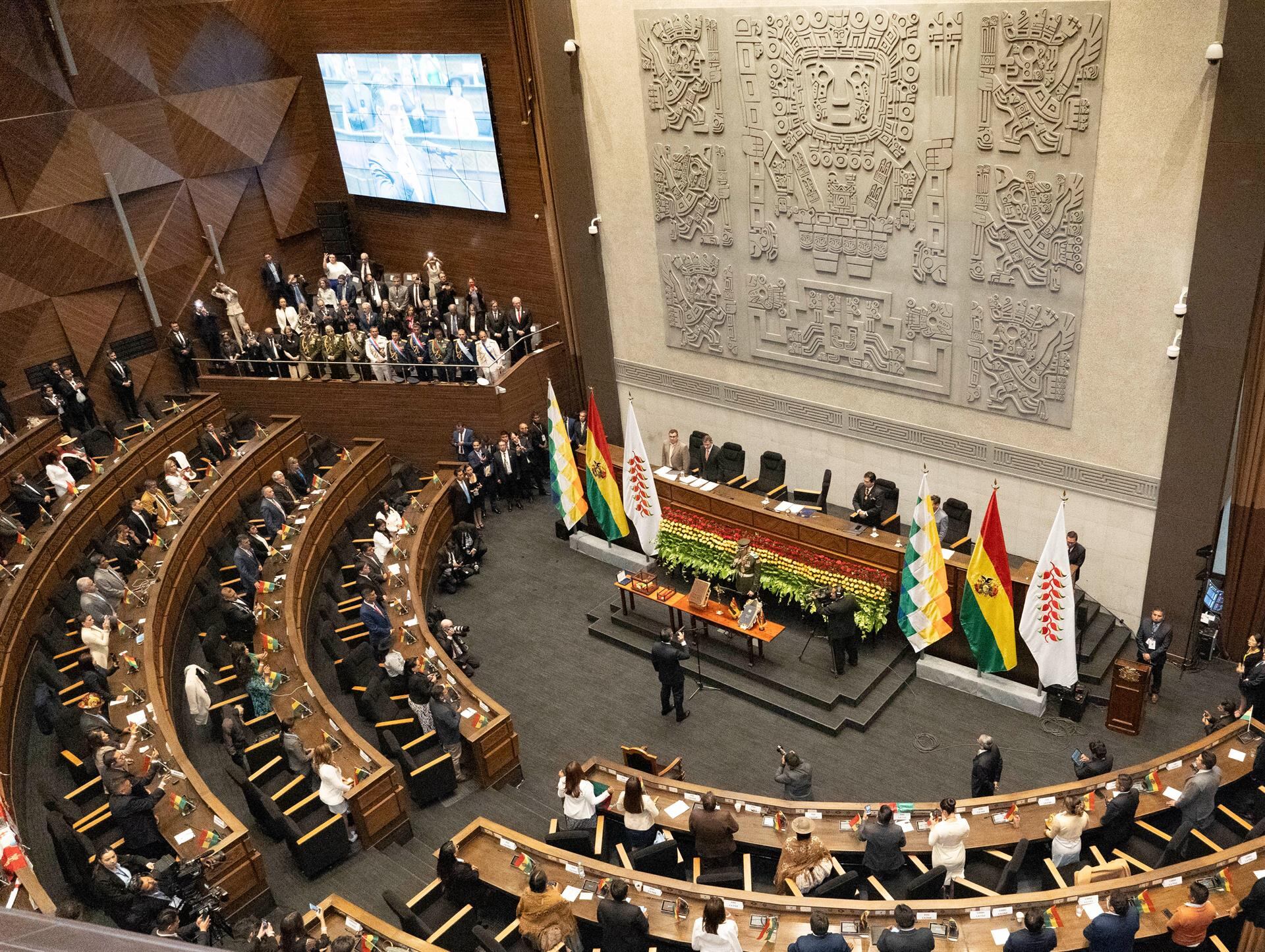 El crédito deberá ser aprobado por el Legislativo conforme al procedimiento.