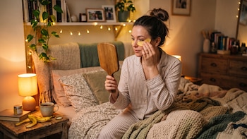 Cáscara de plátano para las bolsas bajo los ojos: cómo y cuándo aplicarla