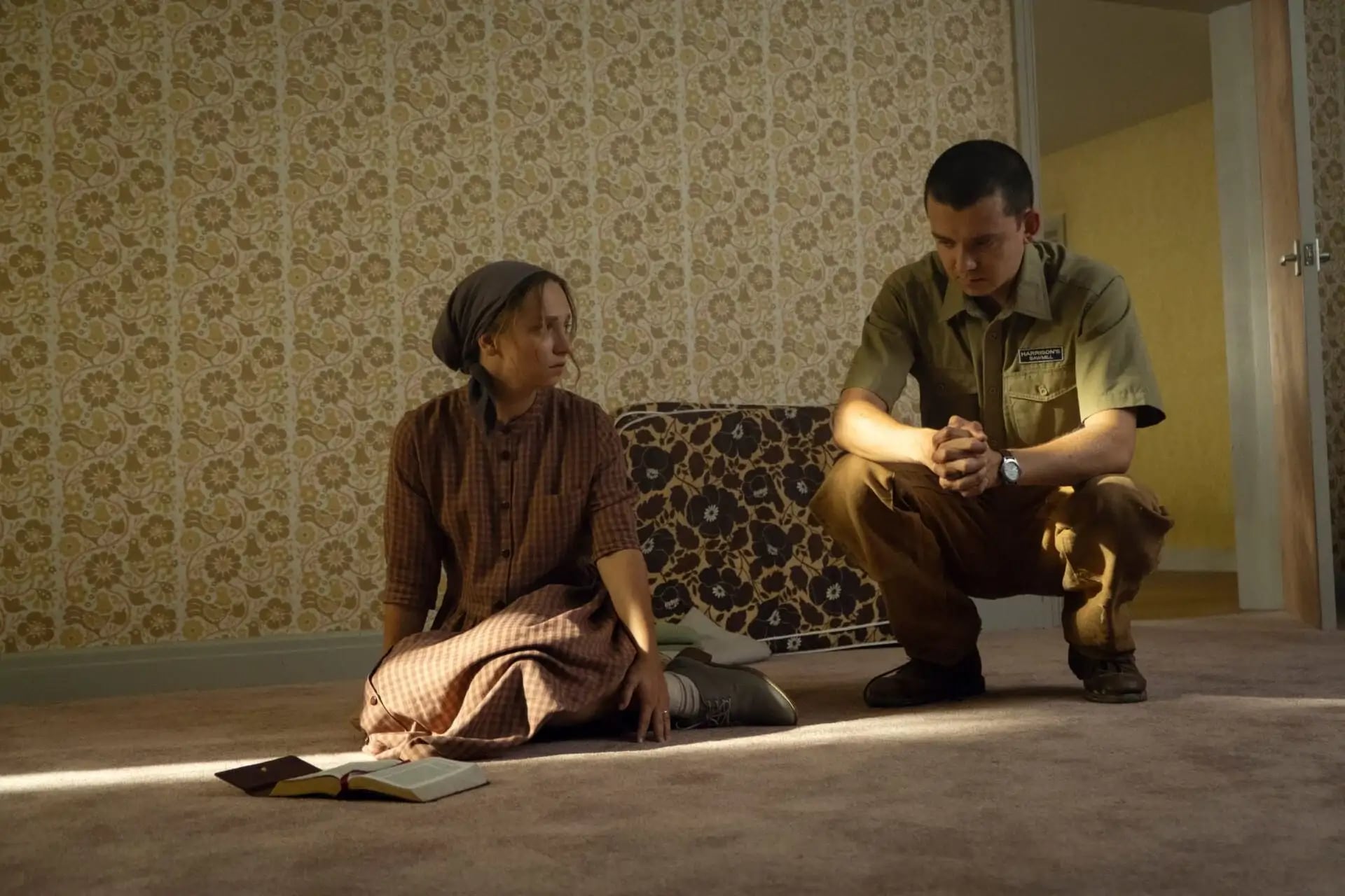 Molly Windsor y Asa Butterfield en