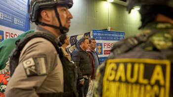 Soldados y policías robaban armas,