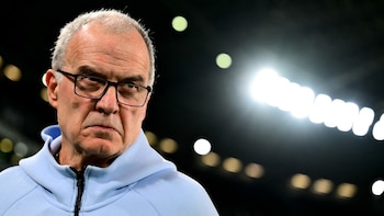 Los cuatro cambios de Bielsa sobre el final del empate de Uruguay que abrieron el debate: su ida y vuelta con un periodista