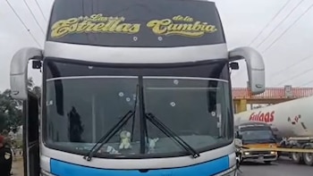Tres heridos luego de ataque de sicarios contra el bus de ‘Las Estrellas de la Cumbia’. (Foto: RPP)