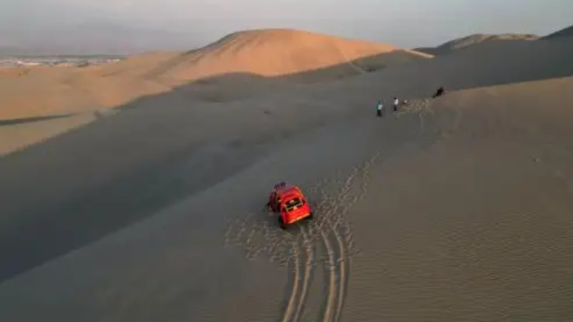 Los buggies o tubulares que operan en la laguna de Huacachina —uno de los principales atractivos turísticos del sur del Perú— son fabricados de manera artesanal y no cumplen con las normas técnicas exigidas. (Andina)