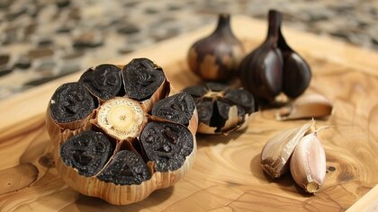 Estos son los beneficios de comer ajo negro en ayunas