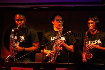 Con la dirección de Jaime