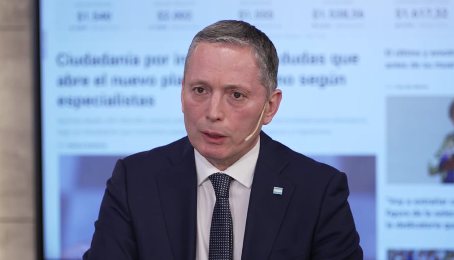Esteban Echeverría decidió no aplicar la tasa vial sobre los combustibles para favorecer el comercio y la producción (Infobae en Vivo)