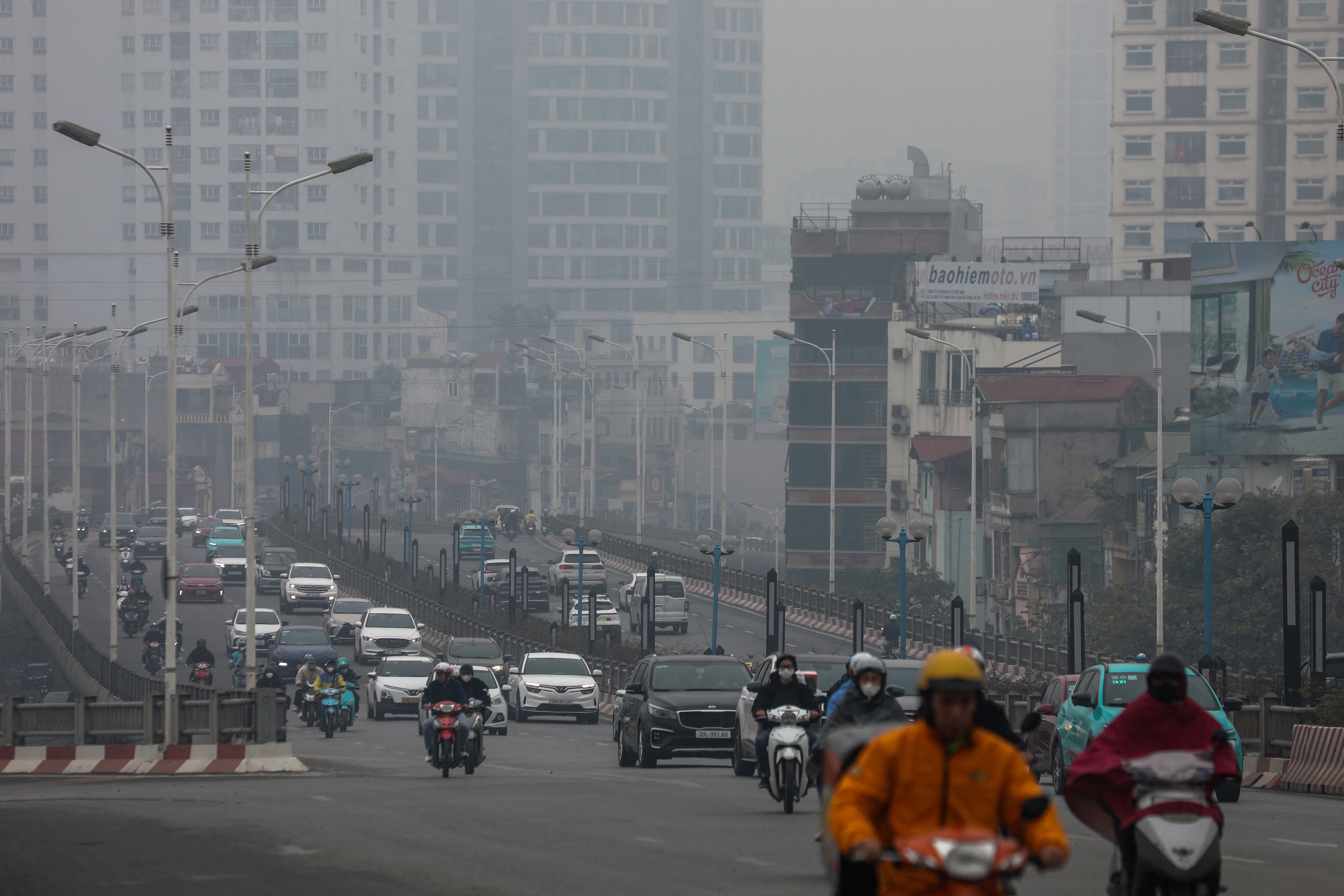 El avance científico facilita anticipar la dispersión de contaminantes urbanos, cenizas de incendios y microplásticos en la atmósfera/ REUTERS/Thinh Nguyen