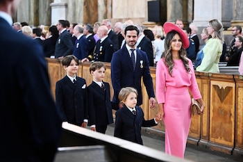 El príncipe Carlos Felipe y su familia celebran las bodas de oro de los reyes Carlos Felipe y Silvia (Grosby)