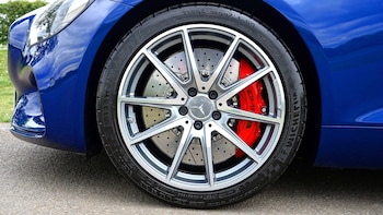 Imagen de un neumático, donde