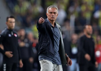 Mourinho como entrenador del Fenerbahce.