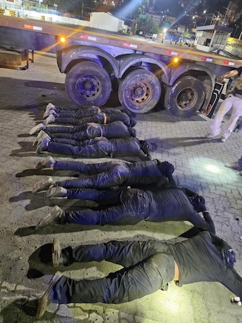 Miembros del Primeiro Comando da Capital capturados en el operativo (Policía Federal de Brasil)