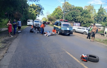 Las autoridades advierten sobre el aumento de accidentes y la baja protección efectiva en las calles salvadoreñas./(PNC)
