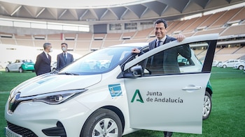 Juanma Moreno Bonilla no tiene quien le lave y le cuide los 29 coches oficiales de Presidencia: desierto el contrato de 263.726 euros