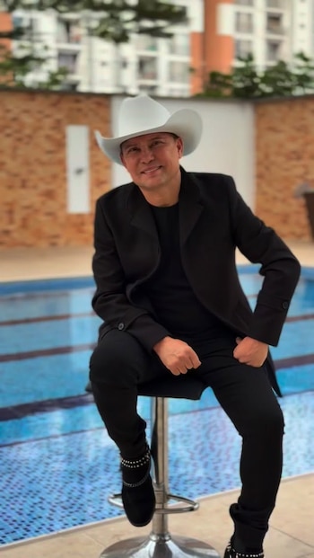 Ayala não retirou seus comentários sobre a homenagem a Yeison Jiménez, e se dirigiu aos seus companheiros, destacando que eles não querem ver esse tipo de comportamento caso um ente querido seja demitido – crédito @giovannyayalaoficial/Instagram