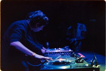 Él es Sergio Iglesias, Dj