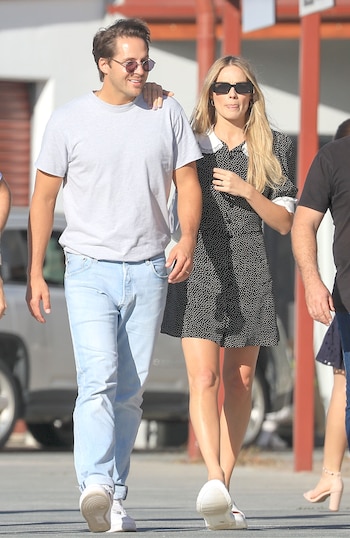 Romántico paseo. Margot Robbie y