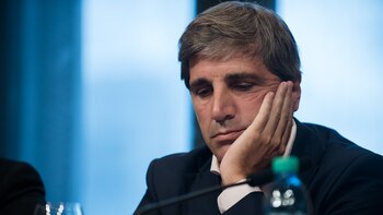 Luis Caputo aún duda si