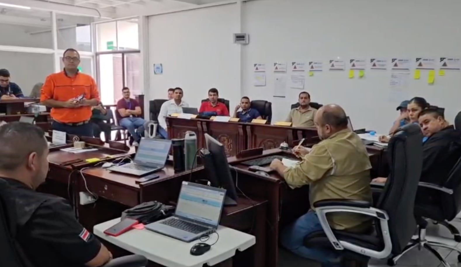 La Comisión Nacional de Emergencias mantiene el monitoreo ante el ingreso de la onda tropical número 25 previsto para este domingo. Crédito: CNE