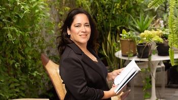 Mariana Llanos, la autora de