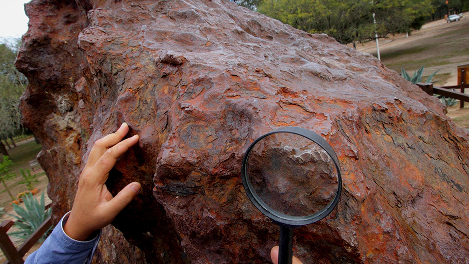 En 2016 en Campo del Cielo Chaco se encontró el meteorito Gancedo de 30,8 toneladas uno de los tres más grandes del mundo hasta hoy (turismo.chaco.gob.ar)
