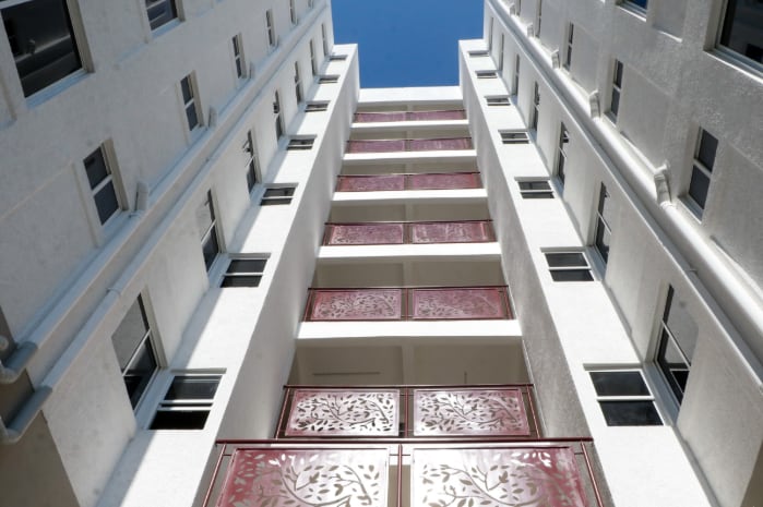 Vivienda en Conjunto opera con un modelo de coproducción en el que el Gobierno de la Ciudad de México aporta recursos, suelo, financiamiento y acompañamiento institucional. (Gobierno CDMX)