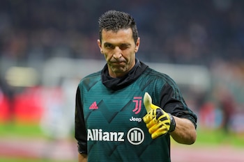 Gianluigi Buffon se convirtió en el jugador con más presencias en la Serie A superando a Paolo Maldini (Europa Press)