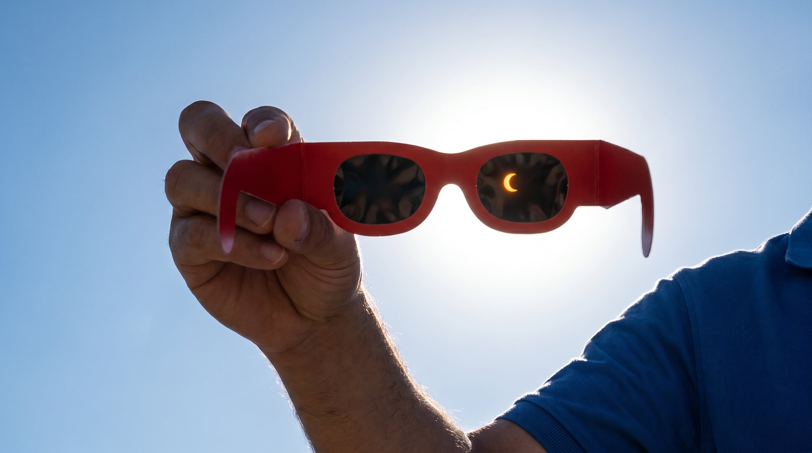 Estos son los seis modelos de gafas para ver el eclipse que Consumo ha retirado: pueden provocar lesiones oculares graves