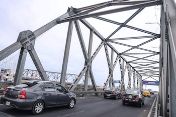 También se reforzaron los pernos estructurales en los accesos y salidas de los puentes.