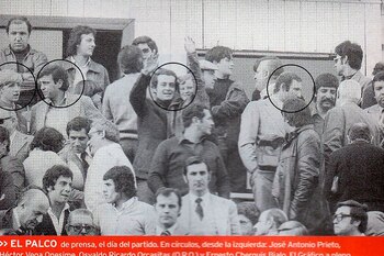 La comitiva de la revista El Gráfico que fue a ver el debut de Maradona. A la derecha, Ernesto Cherquis Bialo, autor de esta nota.