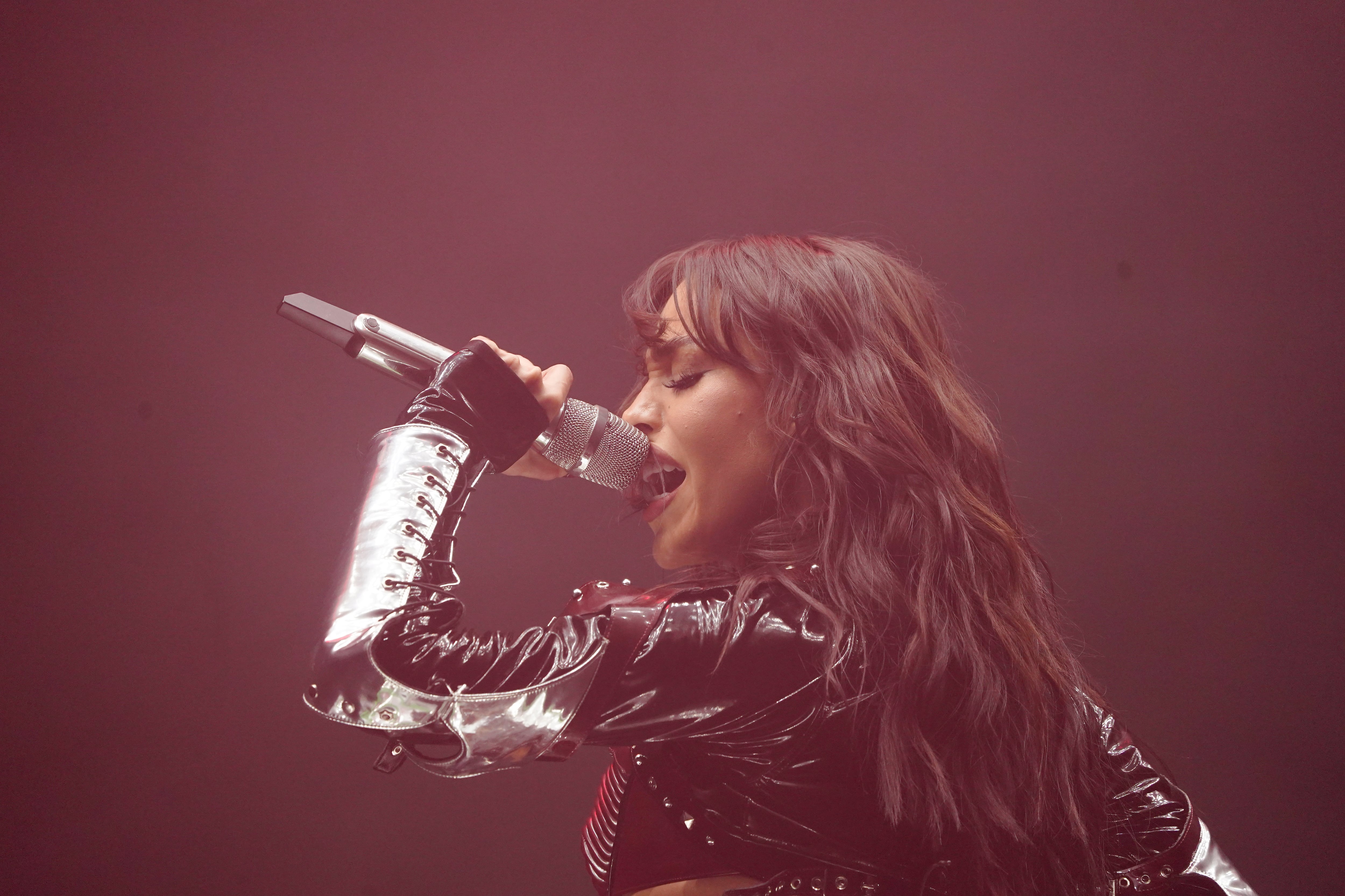 La cantante mexicana Danna Paola durante su concierto en el festival HERA HSBC en la Ciudad de México el sábado 24 de agosto de 2024. (Foto AP/Aurea Del Rosario)