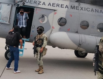 Jesús Plácido en una aeronave de la Fuerza Aérea Mexicana. Crédito: Especial