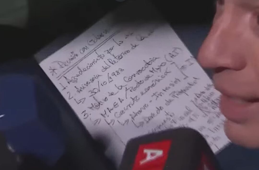 Santilli y las notas de puño y letra de Milei que se llevó de Olivos (captura de TV)