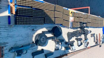 Las armas, los cargadores y