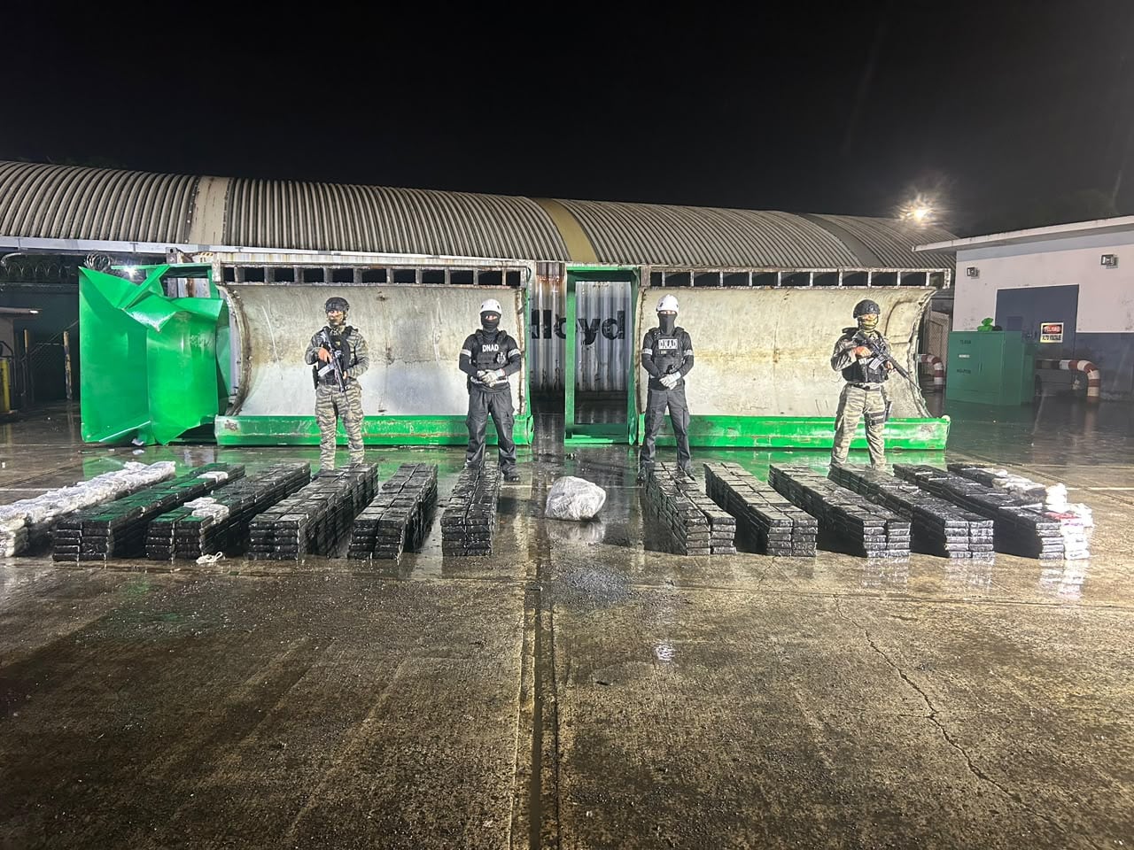 La Operación Alpes investiga una estructura dedicada al traslado de drogas desde Colombia hacia Panamá, con posteriores movimientos terrestres hacia Costa Rica y distribución en el mercado local. Tomada de la PN