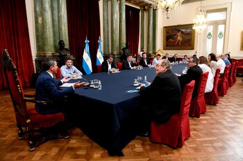 Massa encabezó una reunión para