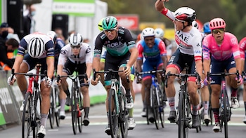 Multitudinario accidente de ciclistas en Bélgica - BinckBank Tour