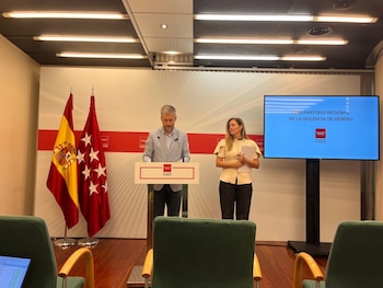 El consejero de Presidencia, Justicia y AdministraciónLocal de la Comunidad de Madrid, Miguel Ángel García Martín, y la de Familia, Juventud y Asuntos Sociales, Ana Dávila, tras la reunión del Observatorio Regional de la Violencia De Género