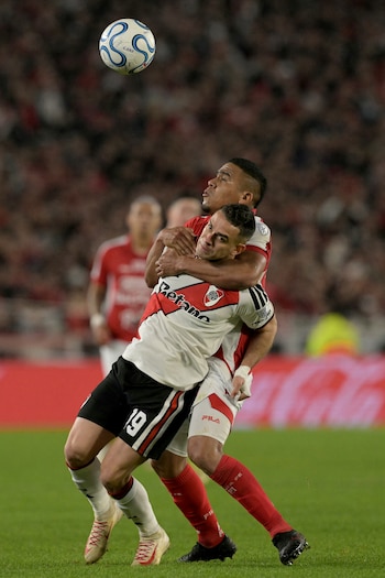 River Plate's Colombian forward #19 Rafael Santos Borre and Santa Fe's defender #15 Ivan Scarpeta fight for the ball during the second leg of the Copa Sudamericana round of 16 football match between Argentina's River Plate and Colombia's Independiente Santa Fe at Mas Monumental stadium in Buenos Aires on August 26, 2026. (Photo by JUAN MABROMATA / AFP)