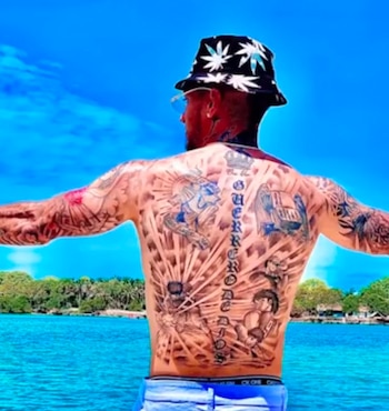 Estos son los tatuajes que tiene Cristian Chicho Arango en su espalda - crédito Chichoarango/Instagram