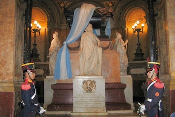 Por fin el general en casa. En 1880 sus restos fueron repatriados y descansan en la catedral metropolitana