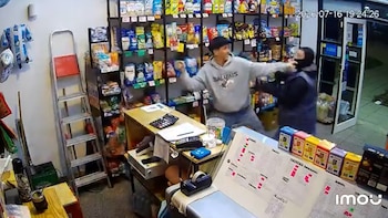 Mar del Plata: un empleado de un kiosco golpeó a un ladrón con una botella de vino y evitó que robara el local