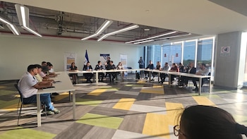 El ajuste salarial, fruto de negociaciones gubernamentales, considera el tamaño de la empresa y obliga tanto al pago retroactivo como a la inclusión de trabajadores permanentes y temporales en distintas actividades productivas