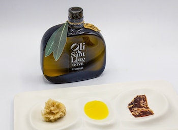 Aceite de oliva de producción propia de Les Moles (Cedida)