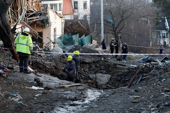 Rusia bombardeó varias ciudades de Ucrania dejando un saldo de 22 heridos. (REUTERS)