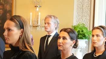 Marius Borg acude al funeral del rey Harald V de Noruega: guardando el luto y con actitud reservada