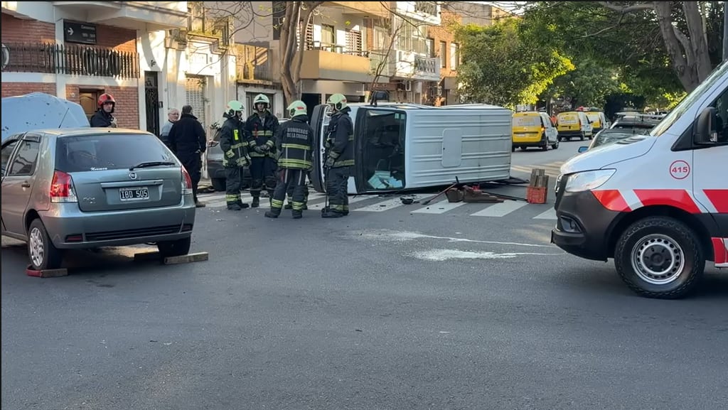 Efectivos de bomberos y personal de emergencias intervienen en Camarones y Terrero