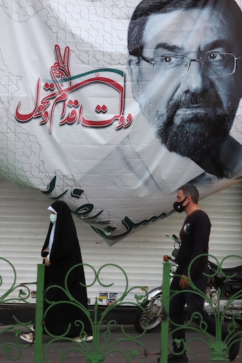 Un banner del candidato Mohsen