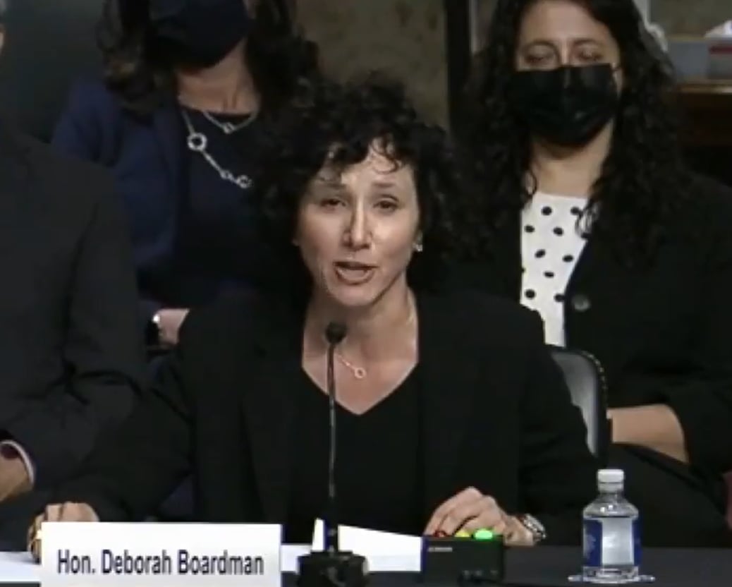 Deborah Boardman resolvió que el decreto de Trump contradice el fallo de la Corte Suprema que declaró inconstitucional el intento previo contra la ciudadanía por nacimiento (Fox News)