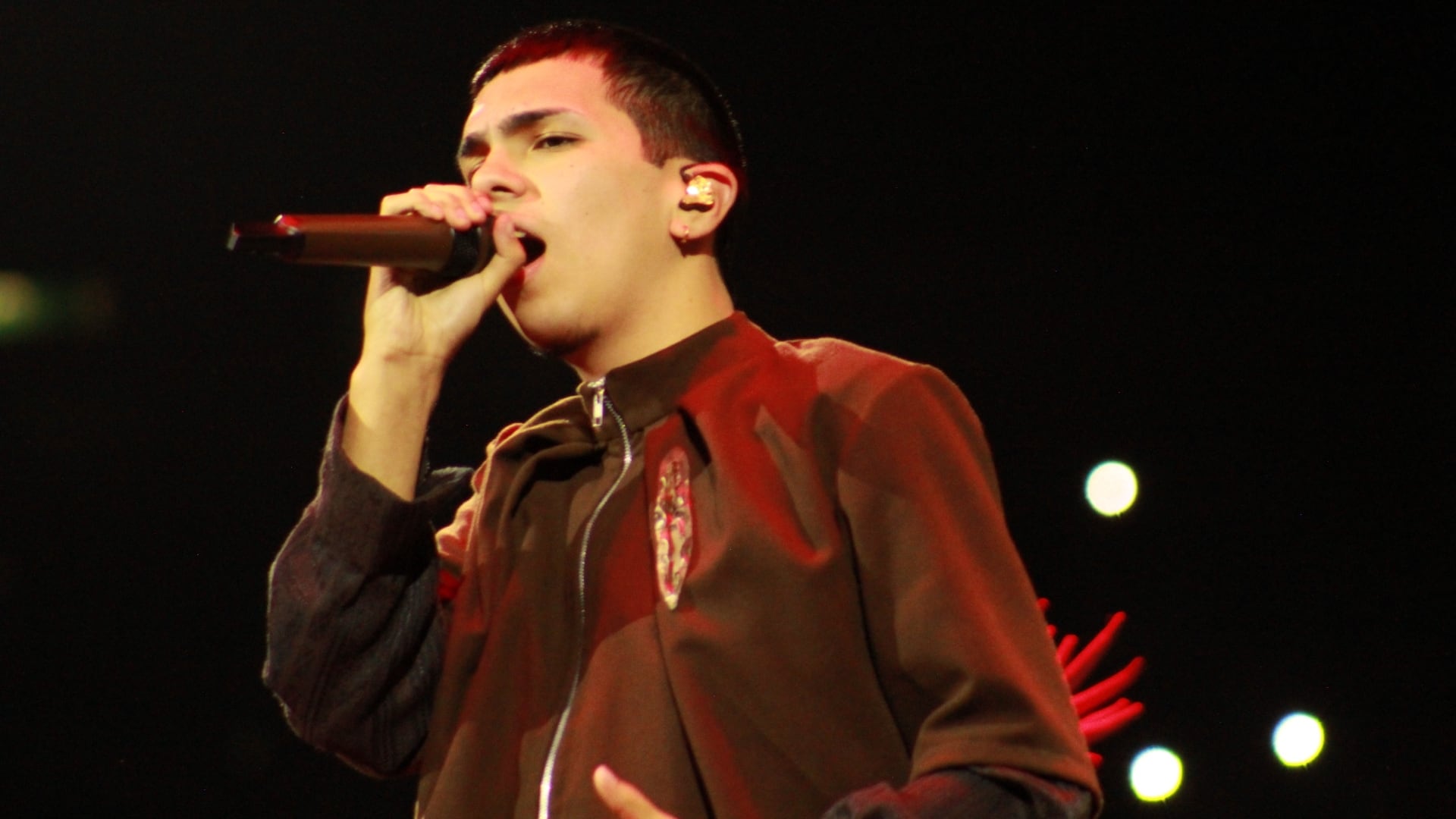 Milo J inició su concierto con el tema